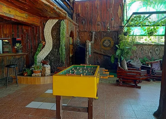 Mb's Garden Inn *
