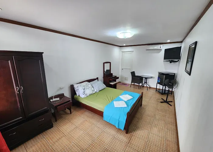 Mb's Garden Inn *