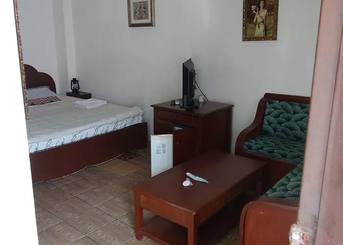Mb's Garden Inn *