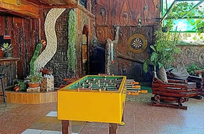 Mb's Garden Inn *